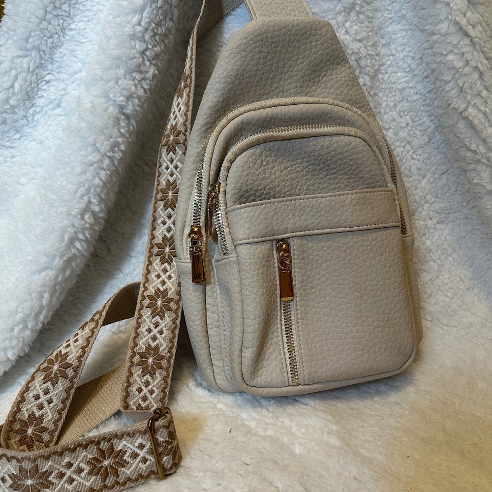 Crossbody off-white purse